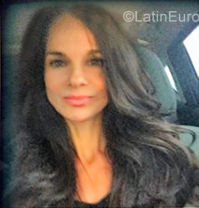 Date this voluptuous United States girl Vania from Miami US19491