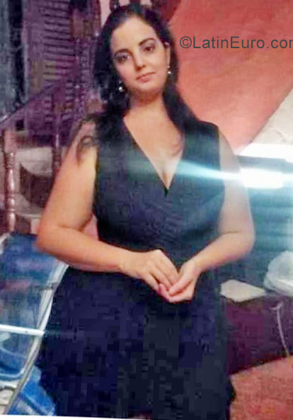 Date this young Cuba girl Leist from Havana CU278