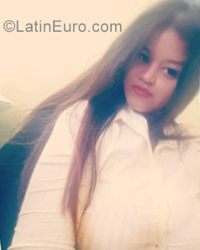 Date this young Dominican Republic girl Emeli emeli from Santo Domingo DO32072