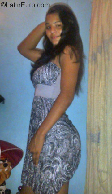 Date this delightful Venezuela girl Yuli from Puerto Cabello VE1525