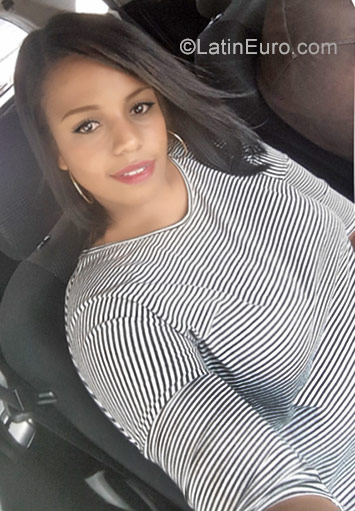 Date this charming Dominican Republic girl Bexi from Santo Domingo DO32100