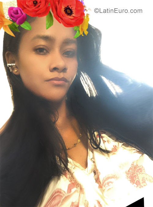 Date this attractive Dominican Republic girl Glenny from Nagua DO32124