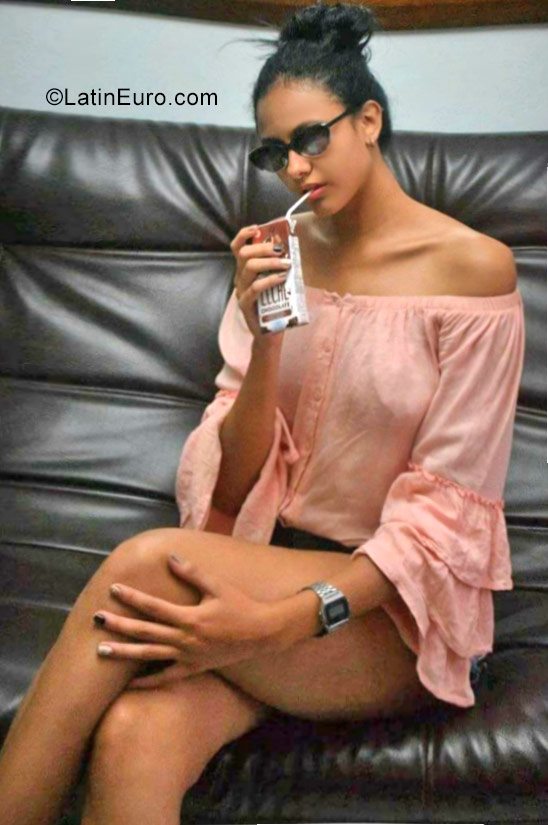 Date this young Colombia girl Xioma from Guadalajara De Buga CO23745