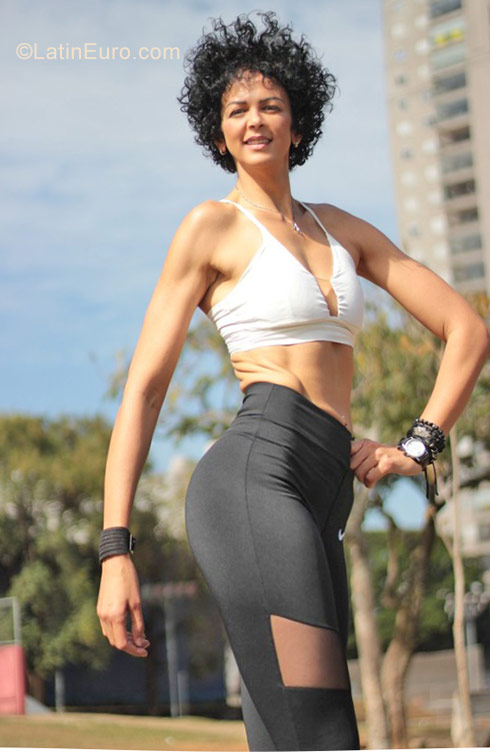 Date this voluptuous Brazil girl Edneide from Barra Dos Coqueiros BR11592