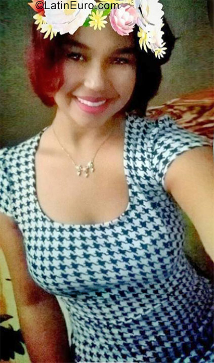 Date this voluptuous Dominican Republic girl Andreina from Santo Domingo DO32161