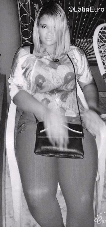 Date this delightful Dominican Republic girl Candy from Santo Domingo DO32165