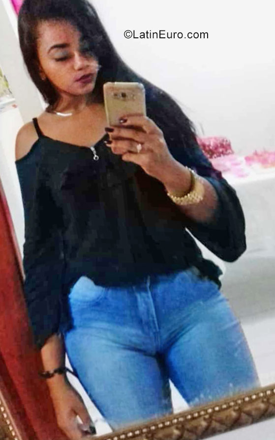 Date this sultry Brazil girl Ana Paula from Feira Nova BR10524