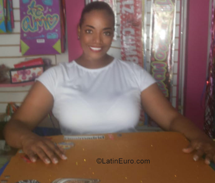 Date this charming Colombia girl Chocolate from Cali CO23756
