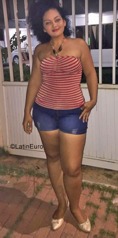 Date this foxy Colombia girl Nicoleth from Cartagena De Indias CO23781