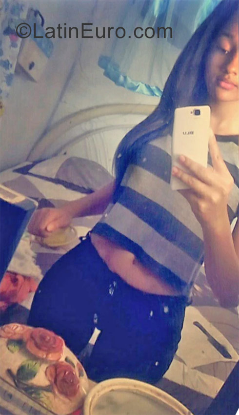 Date this voluptuous Dominican Republic girl Dana from Santo Domingo DO32226