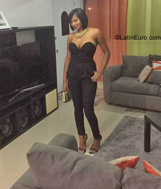 Date this pretty Dominican Republic girl Bionie from Samana DO32239