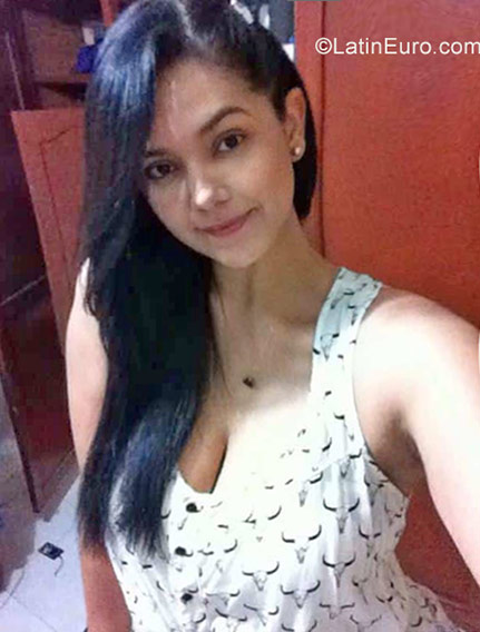 Date this delightful Dominican Republic girl Esther from Santo Domingo DO32240