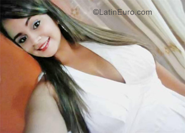 Date this passionate Colombia girl Maria from Barranquilla CO23790