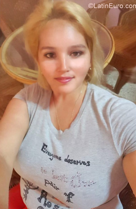 Date this delightful Cuba girl Leidyse from Havana CU286