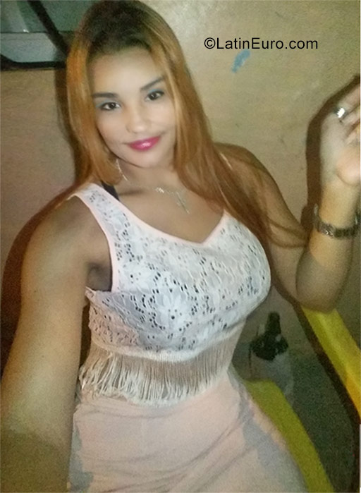 Date this georgeous Dominican Republic girl Yoselin from Santo Domingo DO32255