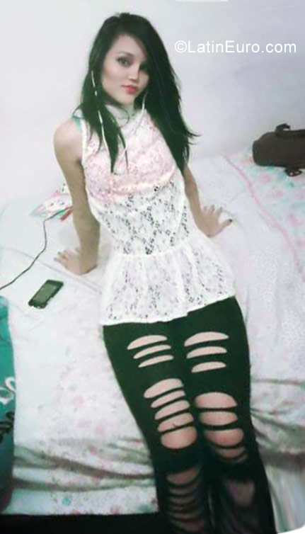 Date this hard body Colombia girl Luna from Cartago CO23817