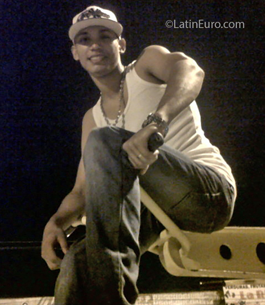 Date this passionate Venezuela man Brayan from Valencia VE1595