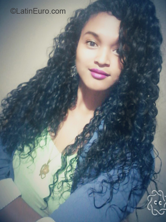 Date this georgeous Honduras girl Dinora from Tegucigalpa HN2498