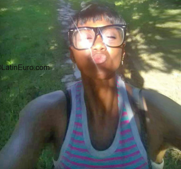 Date this voluptuous Jamaica girl Kookie from Kingston JM2577