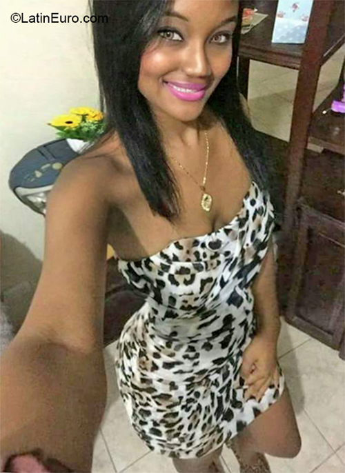 Date this delightful Dominican Republic girl Franchesca from Santo Domingo DO32324