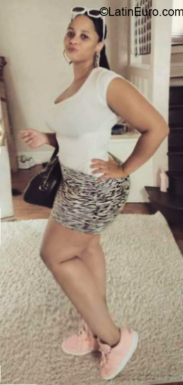 Date this tall United States girl Nina from Omaha US19293