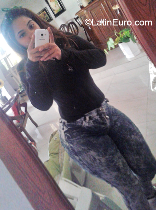 Date this stunning Venezuela girl Veronica from Maraciabo VE1610