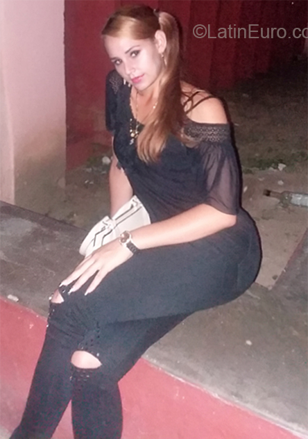 Date this attractive Cuba girl Elinor from Havana CU303