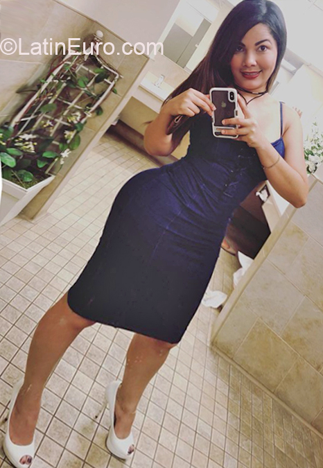 Date this charming Colombia girl Diana from Cali CO23864