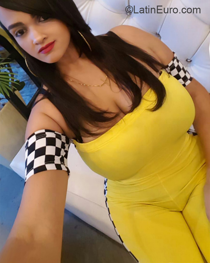 Date this georgeous Dominican Republic girl Trinidad from Santiago DO32410