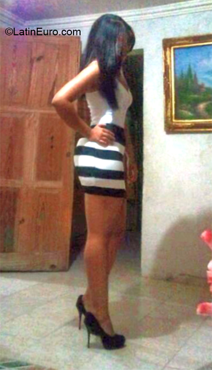 Date this sensual Dominican Republic girl Alexa from Santo Domingo DO32416