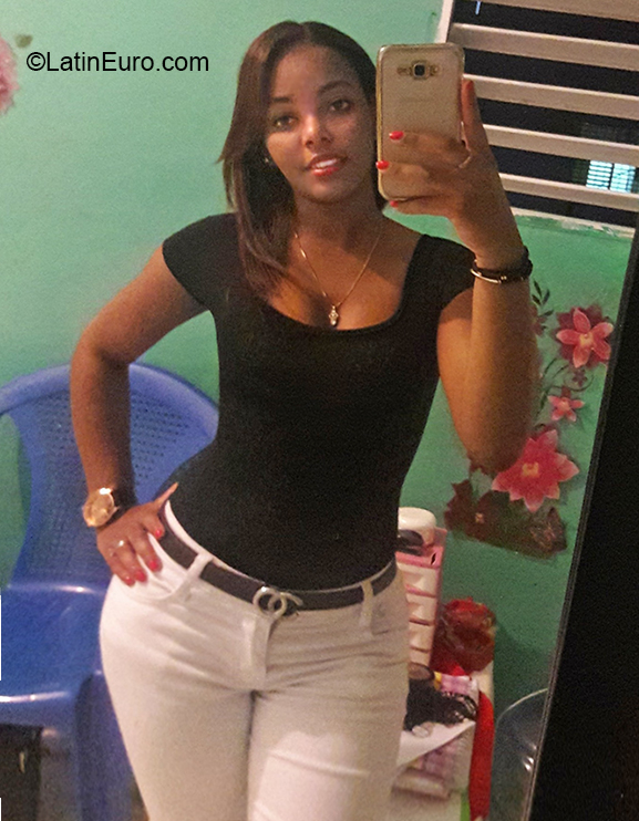 Date this stunning Dominican Republic girl Neidie from Santiago DO32455