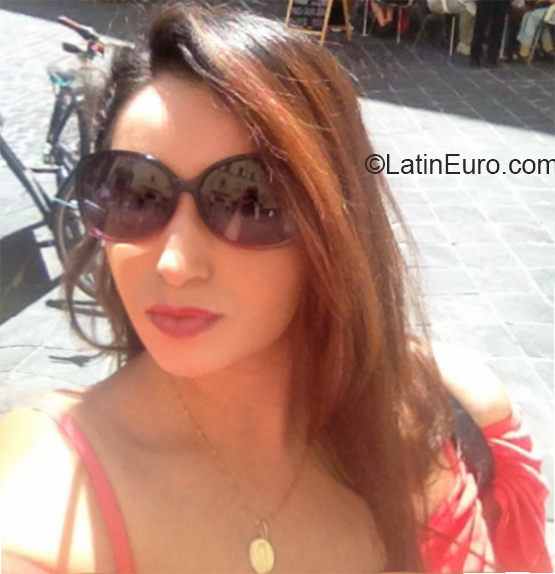 Date this happy Colombia girl Luisa from Bogota CO23905