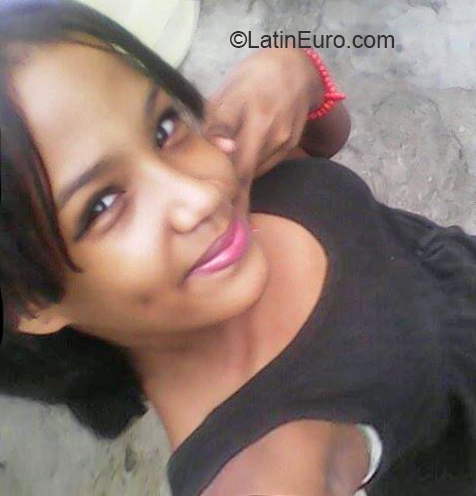Date this foxy Dominican Republic girl Angie from San Francisco de Macoris DO32528