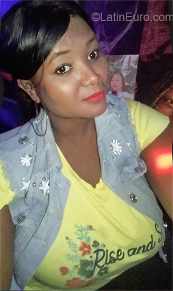 Date this athletic Colombia girl Sandra from Leticia CO23921