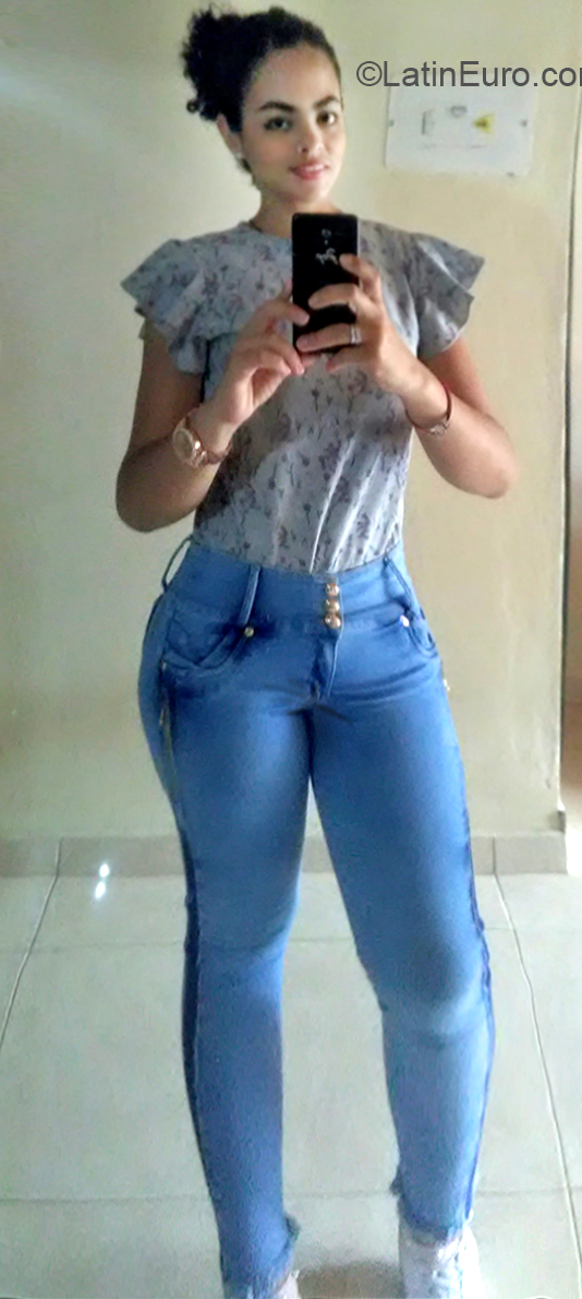 Date this funny Colombia girl Yesica from Medellin CO23927