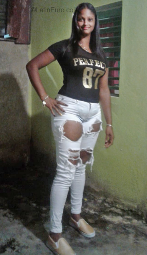Date this lovely Dominican Republic girl Ynocencia from Puerto Plata DO32594