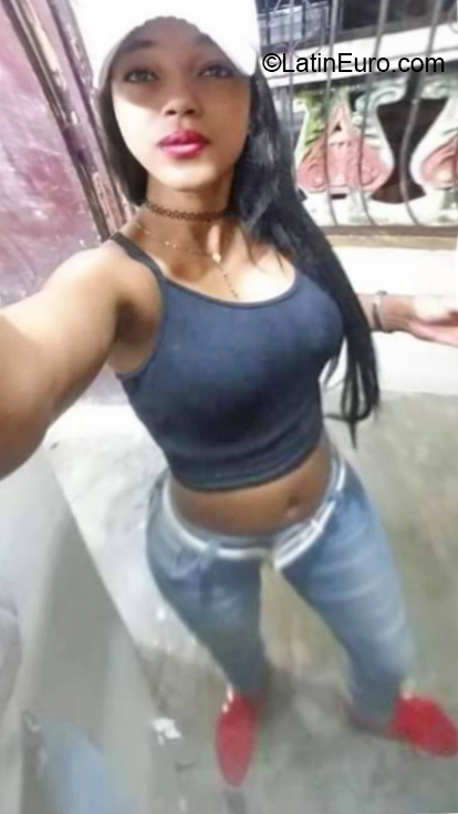 Date this gorgeous Dominican Republic girl Stefany from Santiago DO32631