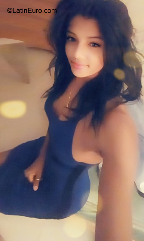Date this foxy Dominican Republic girl Flakita from Santo Domingo DO32648