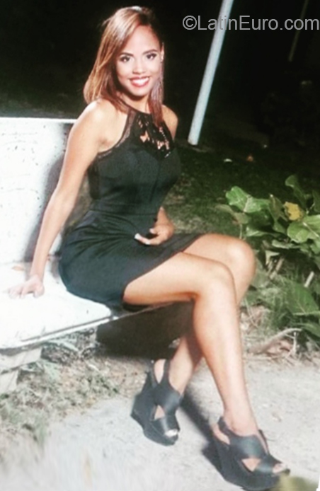 Date this voluptuous Dominican Republic girl Elizabeth from Santiago DO32671
