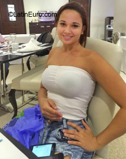 Date this young Colombia girl Kelly from Bogota CO23995