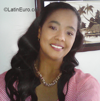 Date this tall Colombia girl Adriana from Bogota CO24014