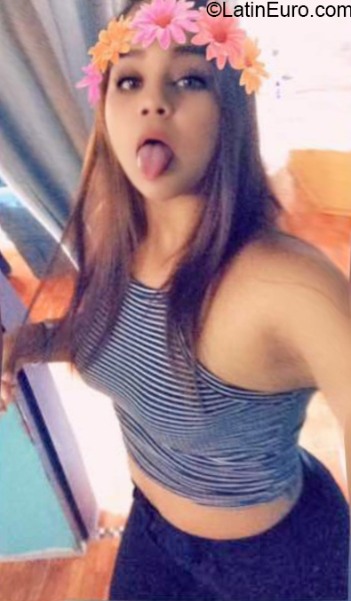 Date this beautiful Venezuela girl Wilmary from Valencia VE1719