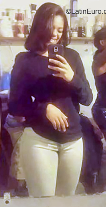 Date this hard body Dominican Republic girl Nicaury from Santo Domingo DO32743