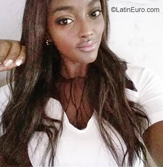 Date this good-looking Colombia girl Marian from Cali CO24024