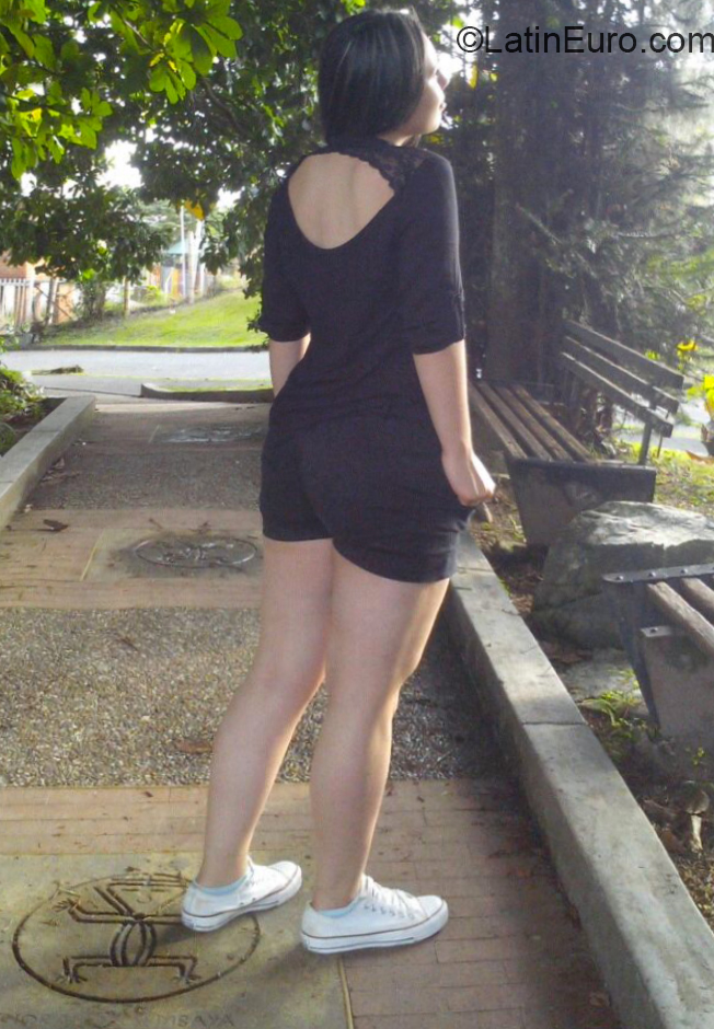 Date this sensual Colombia girl Milena from Armenia CO24027