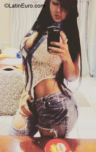 Date this good-looking Venezuela girl La perra Caliente from Caracas VE1728