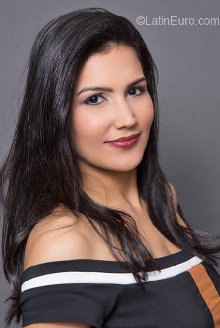 Date this funny Brazil girl Thais from Rio De Janeiro BR10590