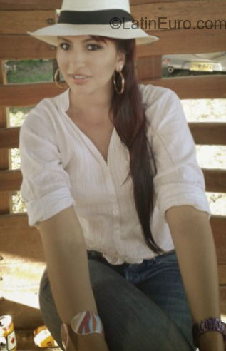 Date this hard body Colombia girl Liseth from Bogota CO24057