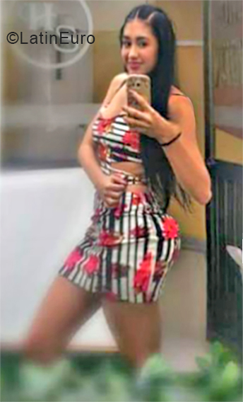 Date this sultry Colombia girl Yekia from Villavo CO24071