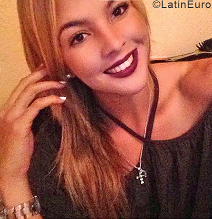 Date this sultry Venezuela girl Anais from Valencia VE1756